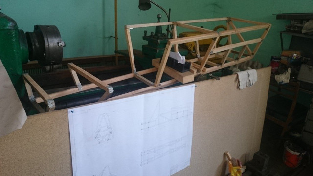 Деревяний каркас моделі боліду